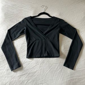Brandy Melville black cropped V-neck long sleeve top